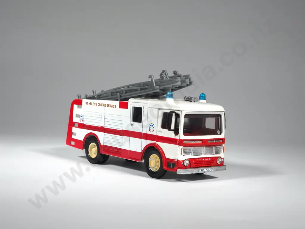 Corgi 21901 Die Cast Ergomatic Leyland White Fire Rescue Truck w Extension Ladders 1/50 Image 1++