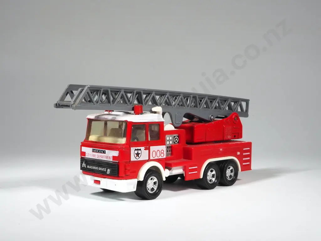 Vintage Matchbox Super Kings Miniature Fire Truck w Extendable Ladder Image 1++