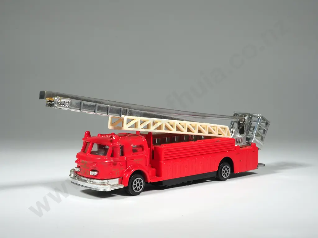 Vintage Road Champs Fire Truck w Articulating Platform/Bucket 1990 Chicago FD #17 w Battery Powered Sound Image 1++