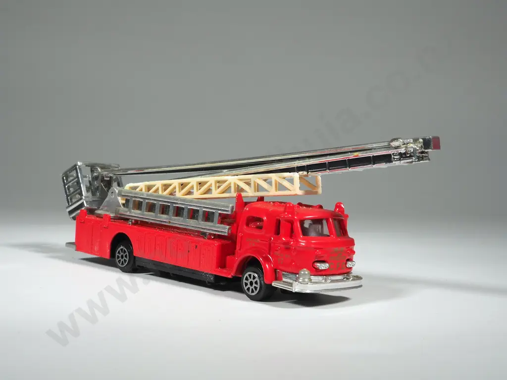Vintage Road Champs Fire Truck w Articulating Platform/Bucket 1990 Chicago FD #17 w Battery Powered Sound Image 1++