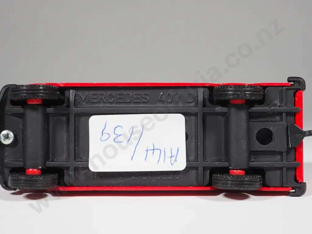 Solide Mercedes 407 D Fire Van w ladder 1/50 No. 2131 0990 Image 1++