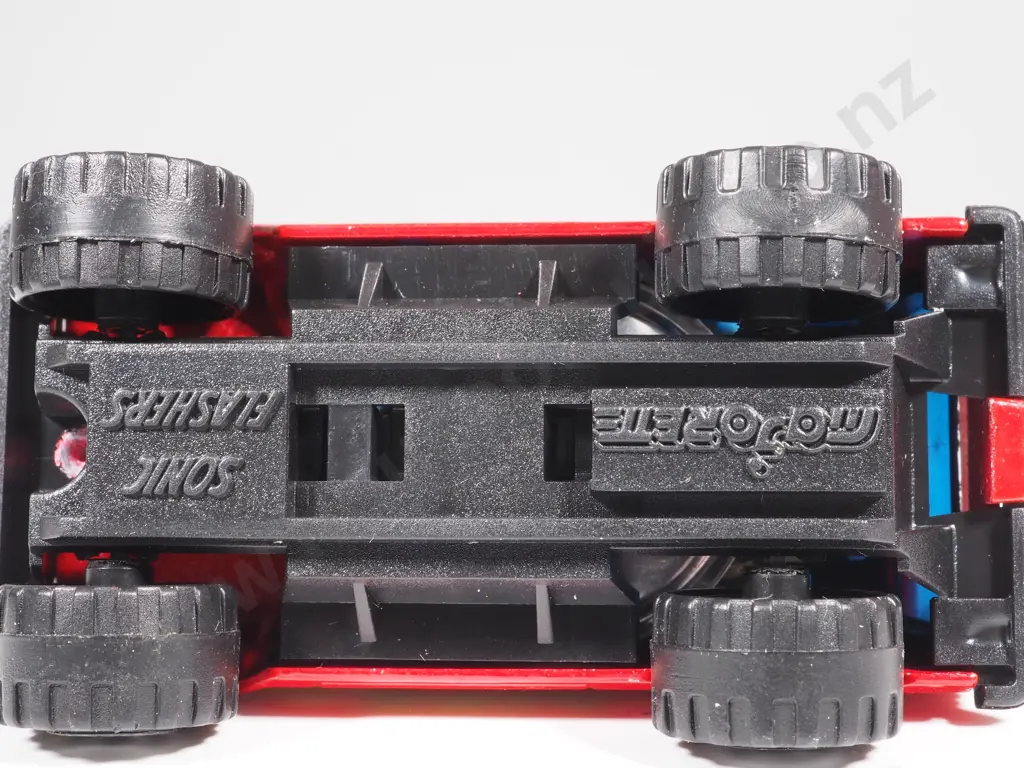 Majorette Sonic Flashers FDNY Fire Rescue Overland Vehicle Image 1++