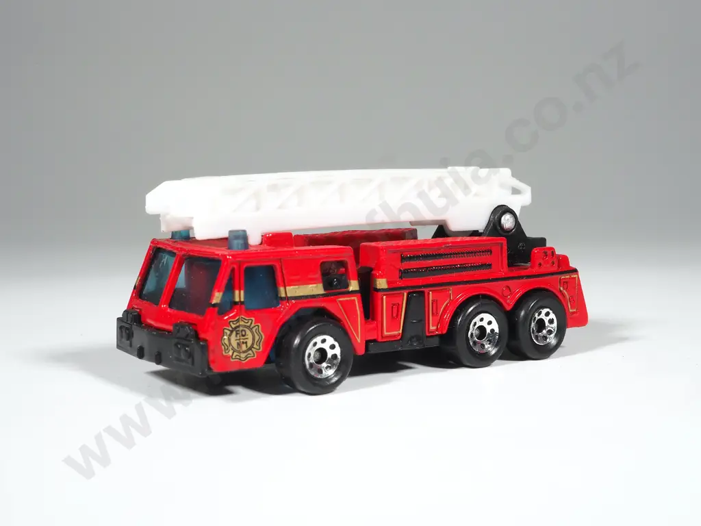 Matchbox OshKosh Fire Engine w Ladder 1982 Image 1++