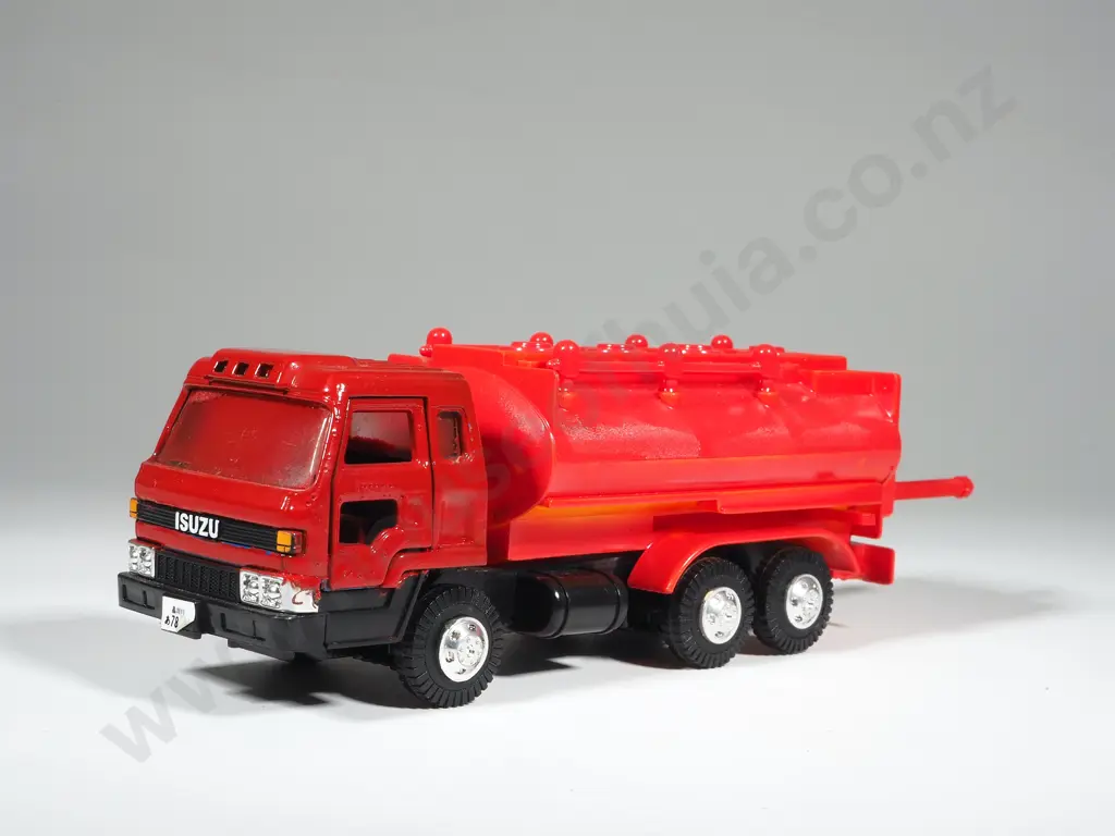 Yonezwa Toys Diapet Isuzu Trucks Petrol Tanker Image 1++