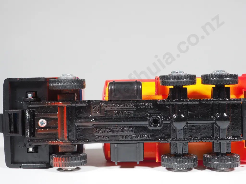 Yonezwa Toys Diapet Isuzu Trucks Petrol Tanker Image 1++