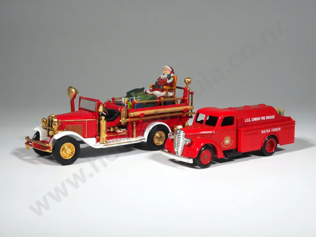 Lledo Promotional LCC London Fire Brigade Water Tender; Matchbox Models of Yesteryear Santa Fire Truck YFEO0 YSCO3 Image 1++