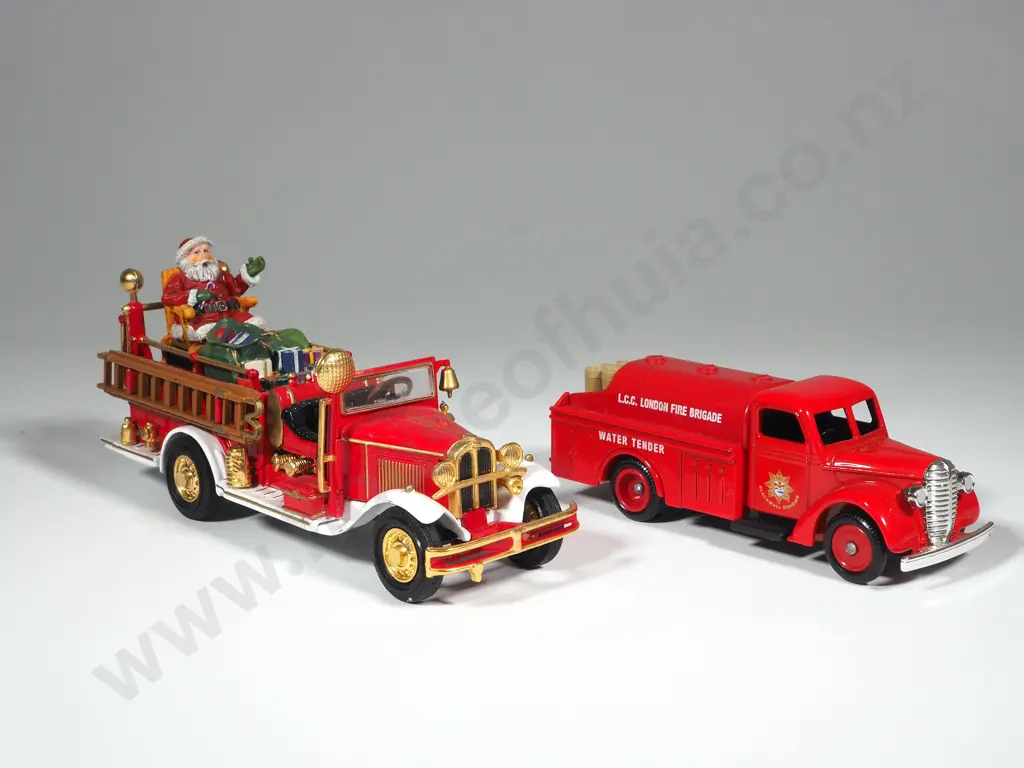 Lledo Promotional LCC London Fire Brigade Water Tender; Matchbox Models of Yesteryear Santa Fire Truck YFEO0 YSCO3 Image 1++