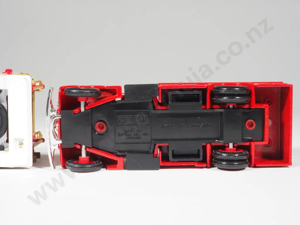 Lledo Promotional LCC London Fire Brigade Water Tender; Matchbox Models of Yesteryear Santa Fire Truck YFEO0 YSCO3 Image 1++