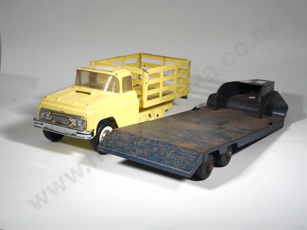 Buddy L Vintage Farm Truck (A/F missing rear wheels)  & Large Vintage Tonka Trailer Image 1++