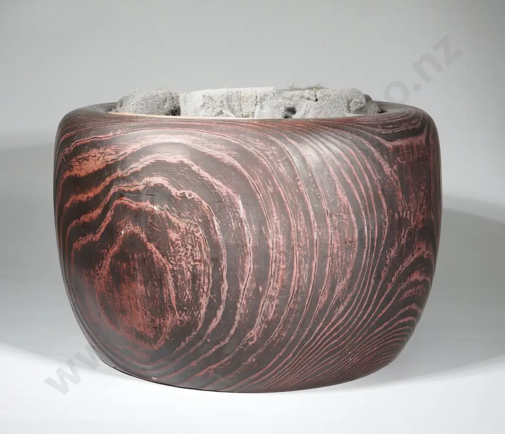 Japanese Round Keri  Wood Hibachi with Metal  Lining. Image 1++