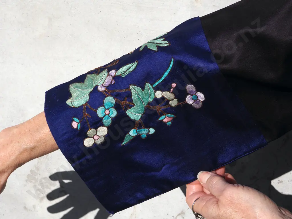 Vintage Silk Embroidered Chinese Jacket. Purple Ground With Blue Sleeves Image 1++