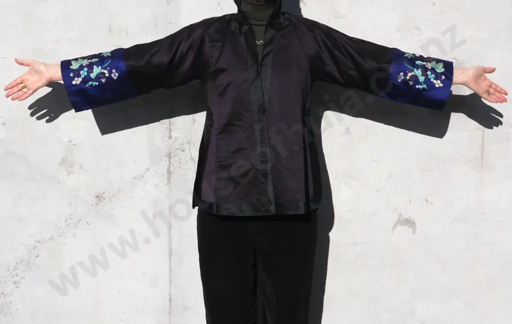 Vintage Silk Embroidered Chinese Jacket. Purple Ground With Blue Sleeves Image 1++