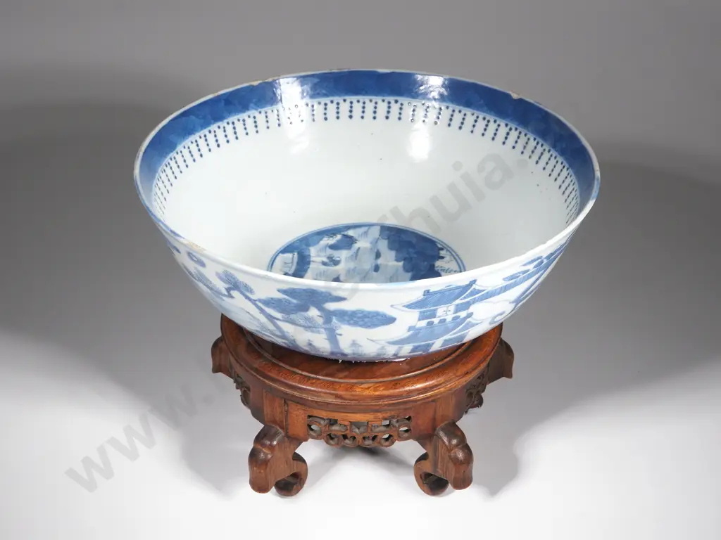 Antique Chinese Export Blue & White Porcelain Bowl On Carved Stand  Diam 205mm  x Hgt 80mm Image 1++