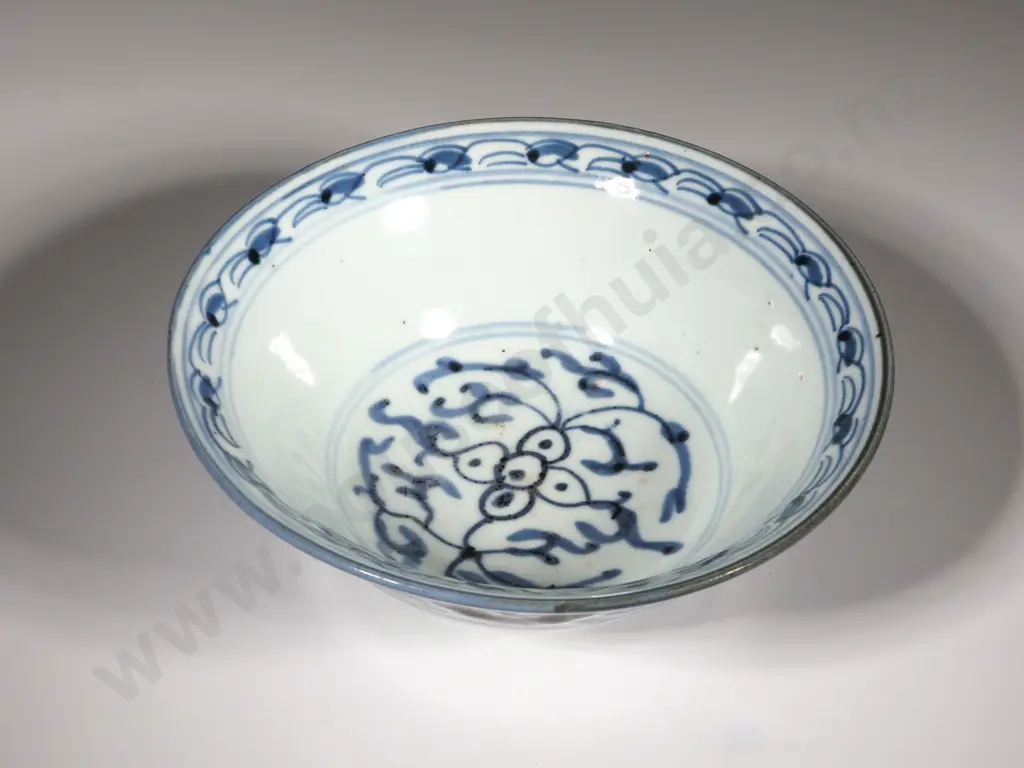 Chinese Blue & White Ming Period Swatow Ware Footed Bowl, Decorated With Florals Image 1++