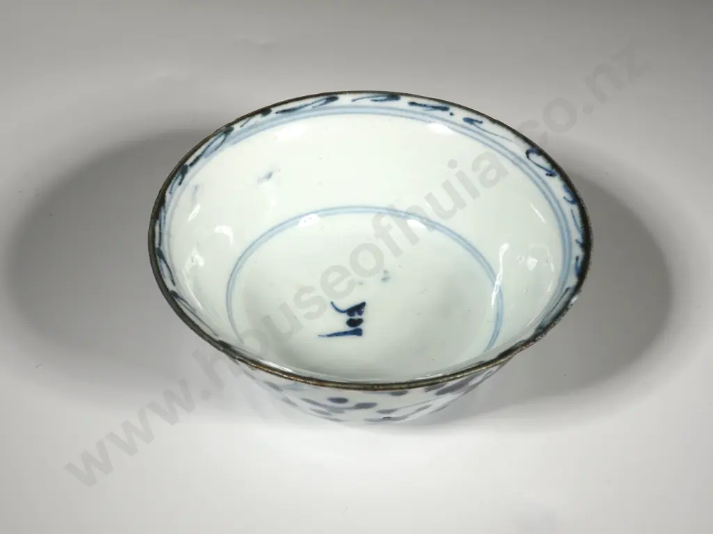 Vintage Small Oriental Blue & White Bowl. Signed In The Interior.   Image 1++