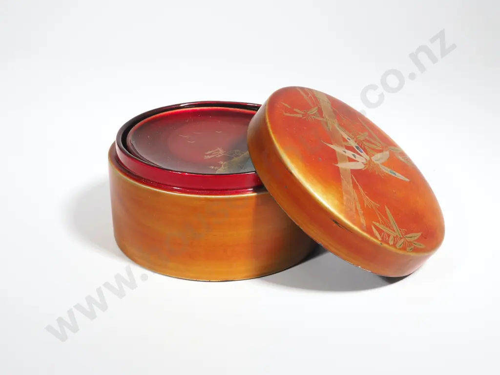 Oriental Lacquer Box Containing Lacquered Coasters  Image 1++