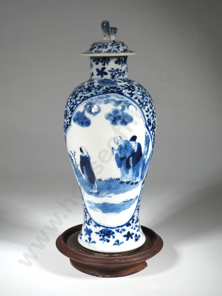 Blue & White Chinese Temple Foo Dog  Lidded Vase With A Foo Dog Finial. Kangxi Mark To Base Image 1++