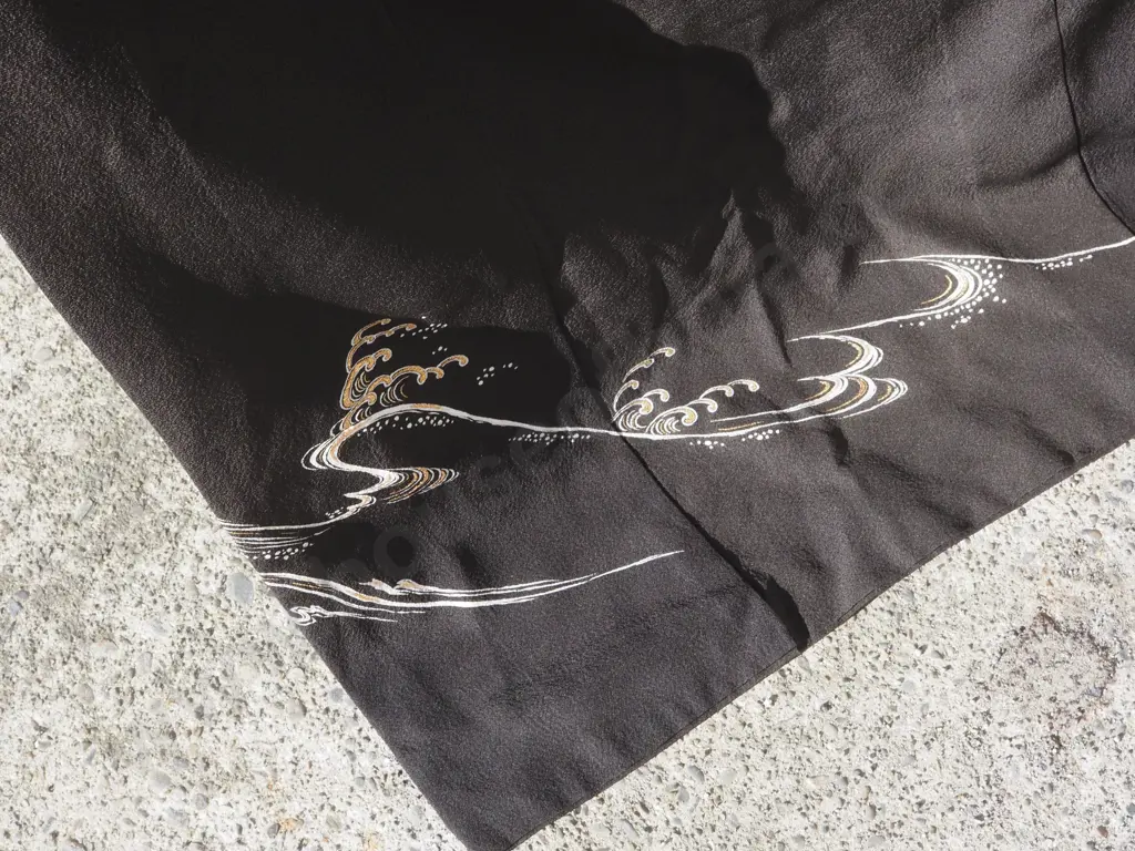 Japanese Kimono (Female) With Metallic Woven Design  Image 1++