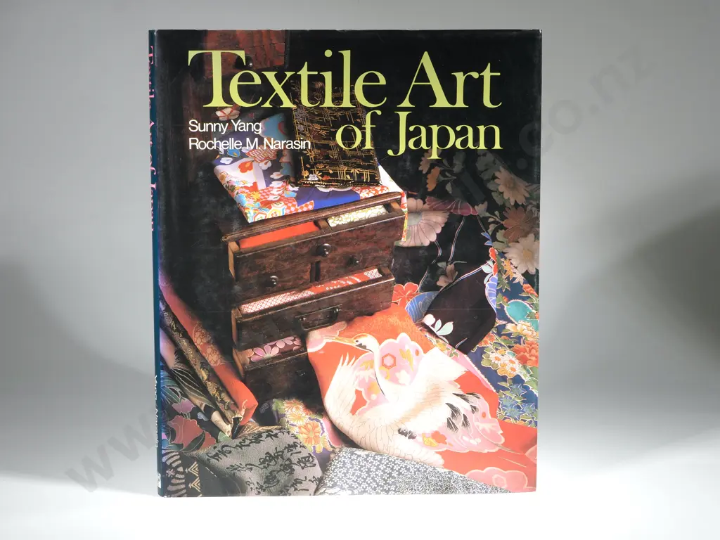 Book;Textile Art of Japan Sunny Yang Rochelle Narasin Hardcover 1st Printing.Publisher Shufunotomo/Japan Publications. Image 1++