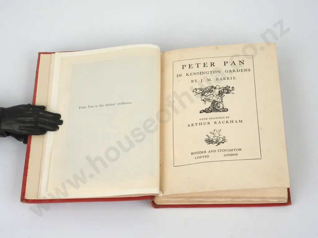 Barrie, J.M.; Peter Pan in Kensington Gardens Image 1++