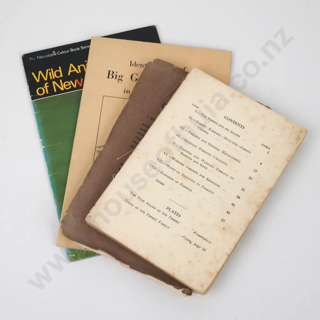 Two pamphlets on New Zealand Animals plus two others. Image 1++