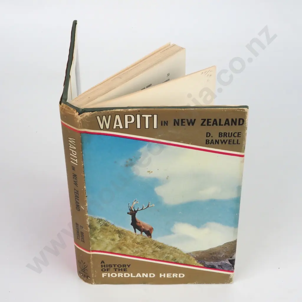Wapiti in New Zealand : history of the Fiordland Herd - D. Bruce Banwell. Printed By Halstead Press, Sydney Image 1++