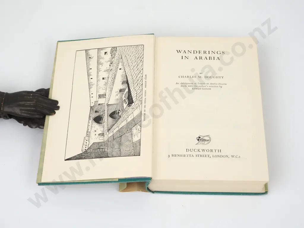 Charles Doughty, Wandering in Arabia, Duckworth. London 1949, Reprint. Image 1++