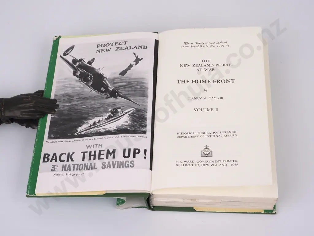 Taylor, Nancy M.; The New Zealand People at War Image 1++