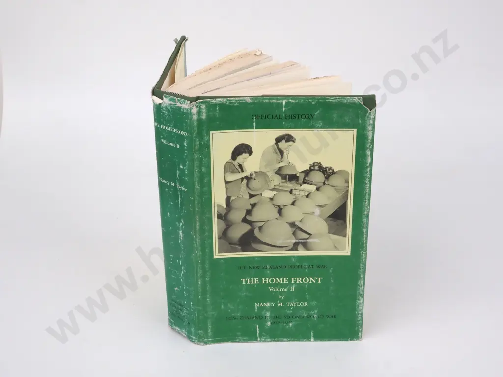 Taylor, Nancy M.; The New Zealand People at War Image 1++