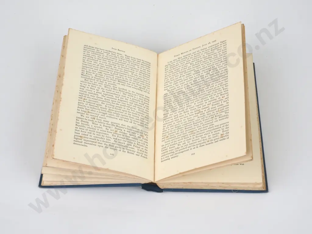 'Into Battle' By Winston S. Churchill First Published in 1941 by Cassell &  Company Ltd., London Image 1++
