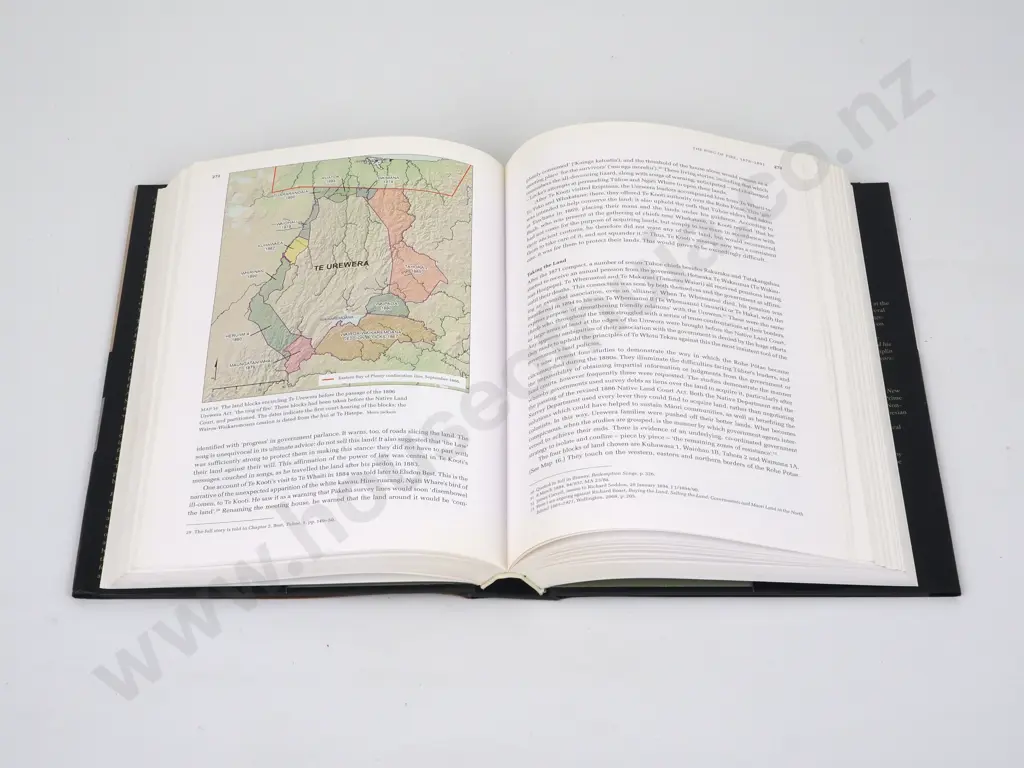 Binney, Judith; Encircled Lands Image 1++