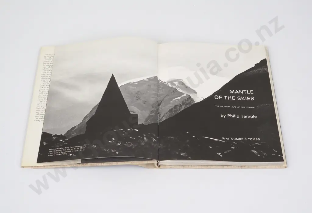 Temple, Philip - Mantle of the Skies, Whitcomb & Tombs, 1973, Reprint. Image 1++