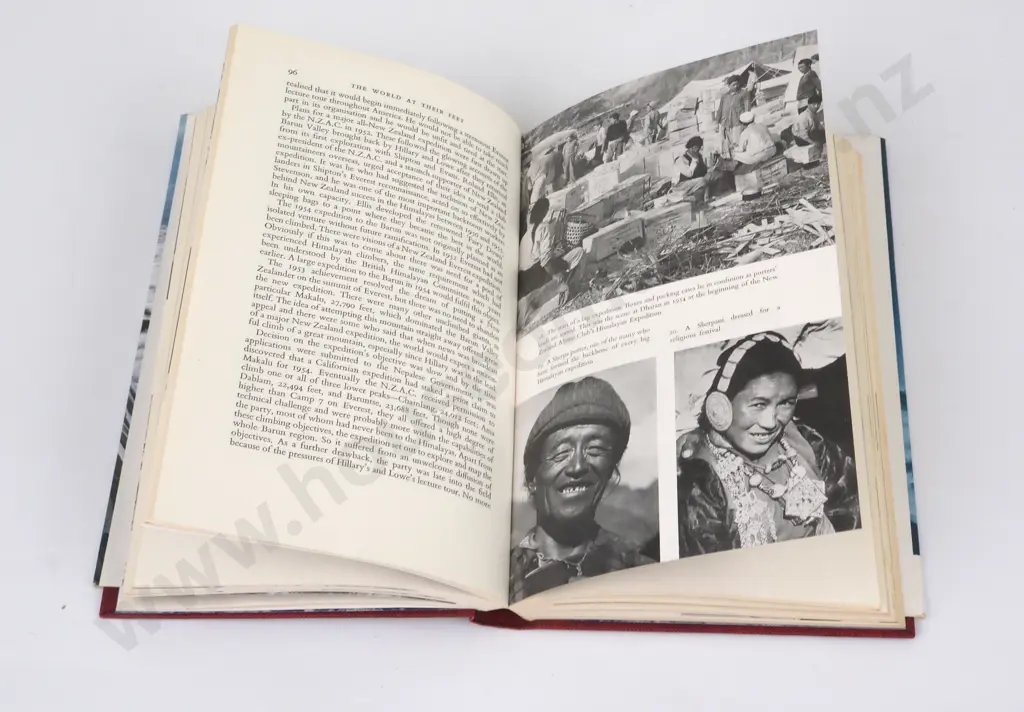 Temple, Philip - The World At Their Feet, Whitcomb & Tombs Limited, 1969, First Edition. Image 1++