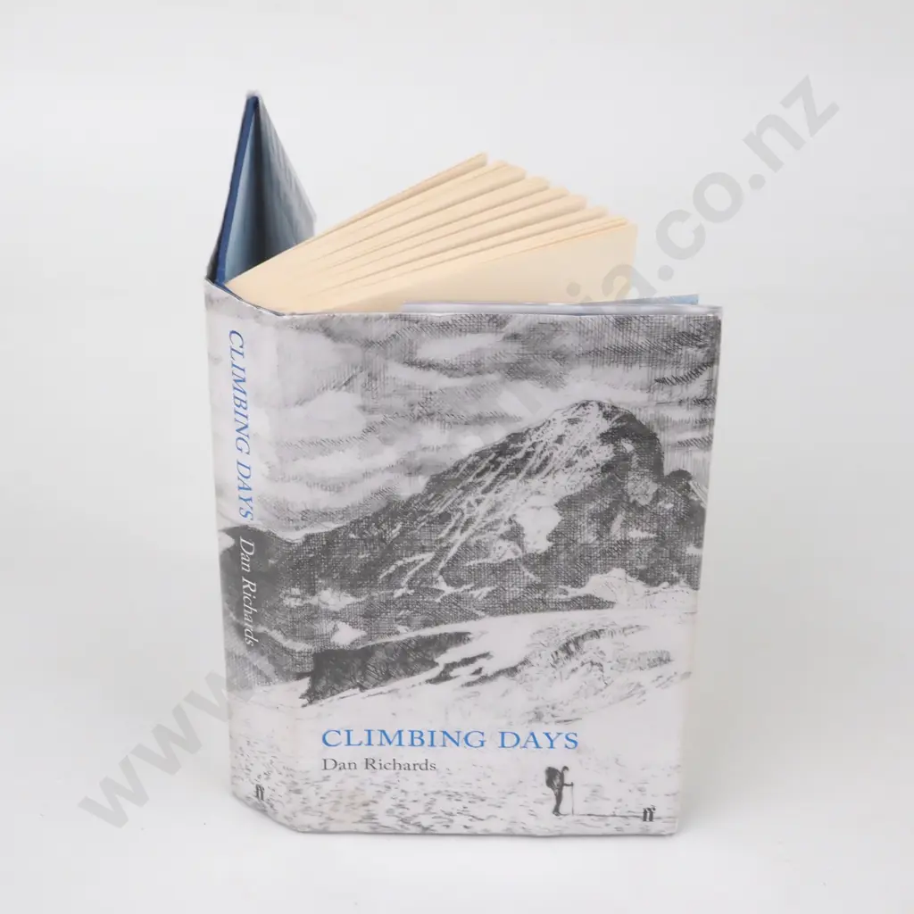 Richards, Dan - Climbing Days, Faber & Faber, 2016, First Edition Image 1++