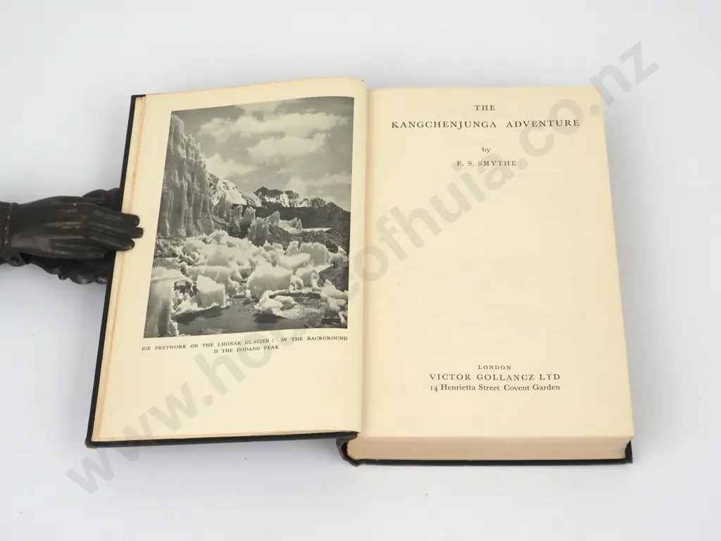Smythe, F. S. - The Kangchenjunga Adventure, Victor Gollancz, 1931, Third Impression. Image 1++