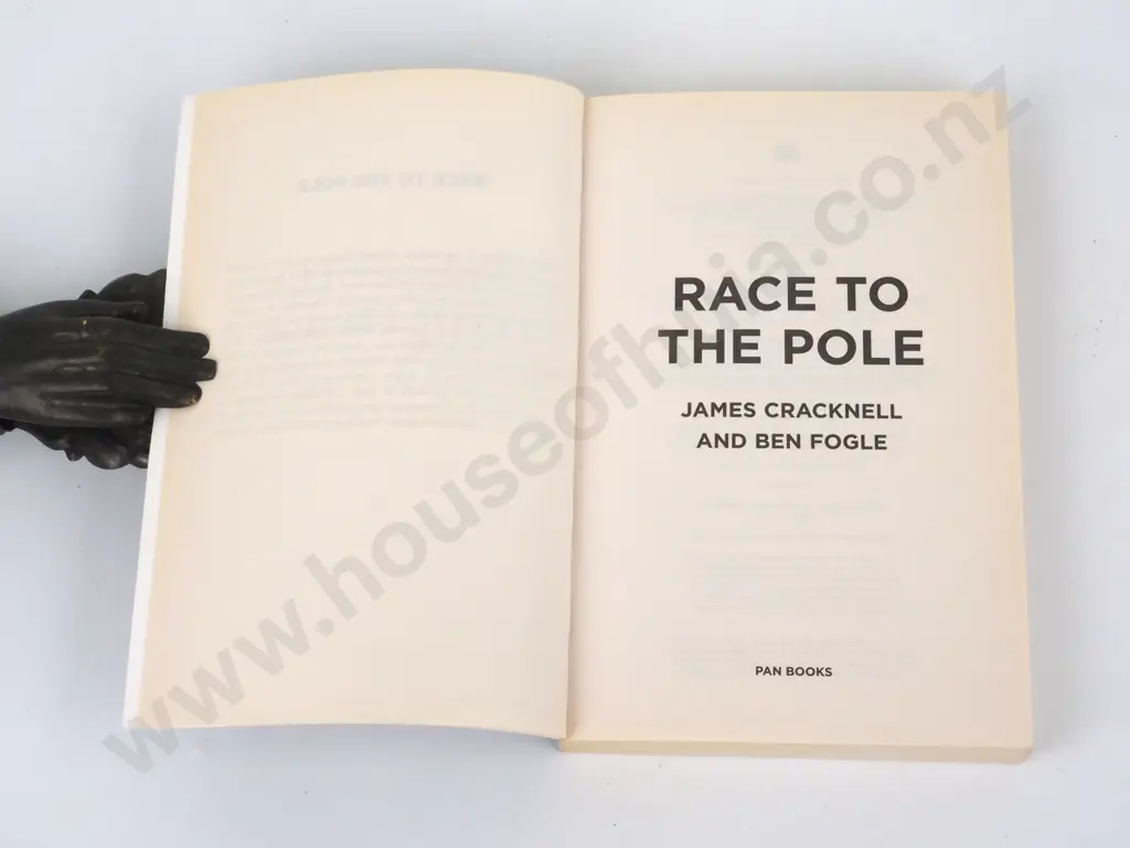 Cracknell, James and Ben Fogle - Race to the Pole, Pan Books, 2009 (Paperback) Image 1++