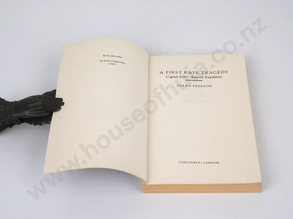 Preston, Diana - A First Rate Tragedy, Constable, 1999, Reprint. Image 1++