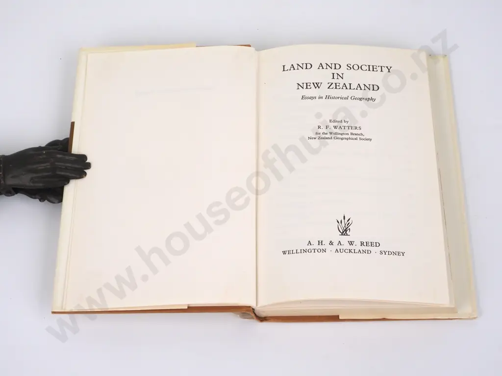 Land And Society In New Zealand; Essays In Historical Geography Image 1++
