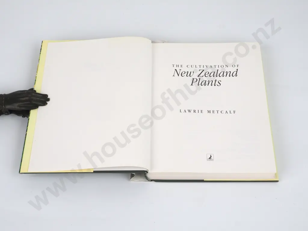 The Cultivation of New Zealand Plants : Lawrie Metcalf Image 1++