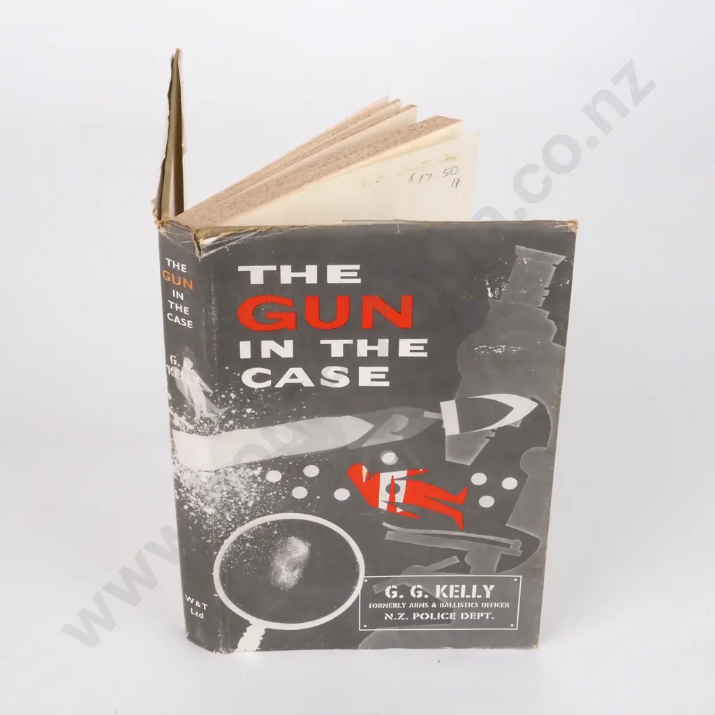 The Gun in the Case: Author Kelly, Greg G. Whitcombe and Tombs, 1963 Image 1++