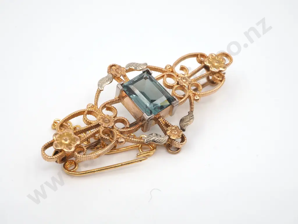 Vintage Blue Topaz & 9ct Gold Decorative Brooch Image 1++