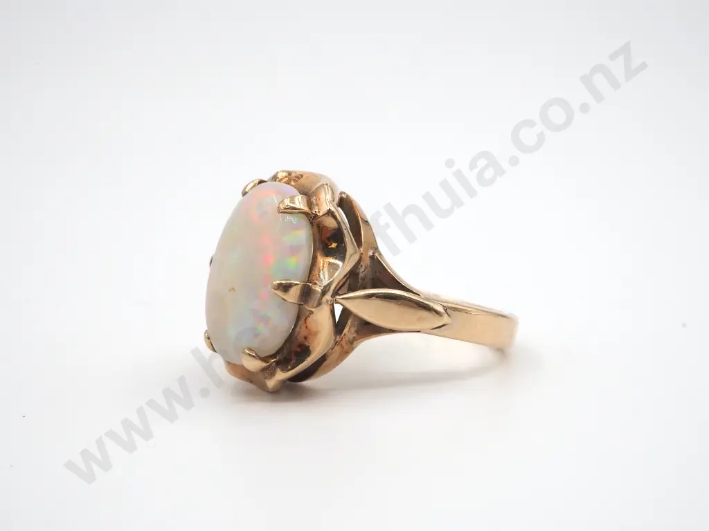 Substantial 18ct Gold Opal Ring Image 1++