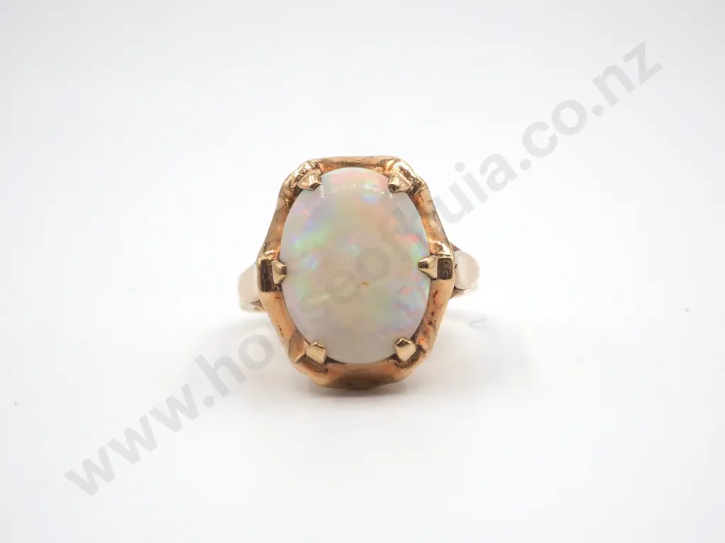 Substantial 18ct Gold Opal Ring Image 1++