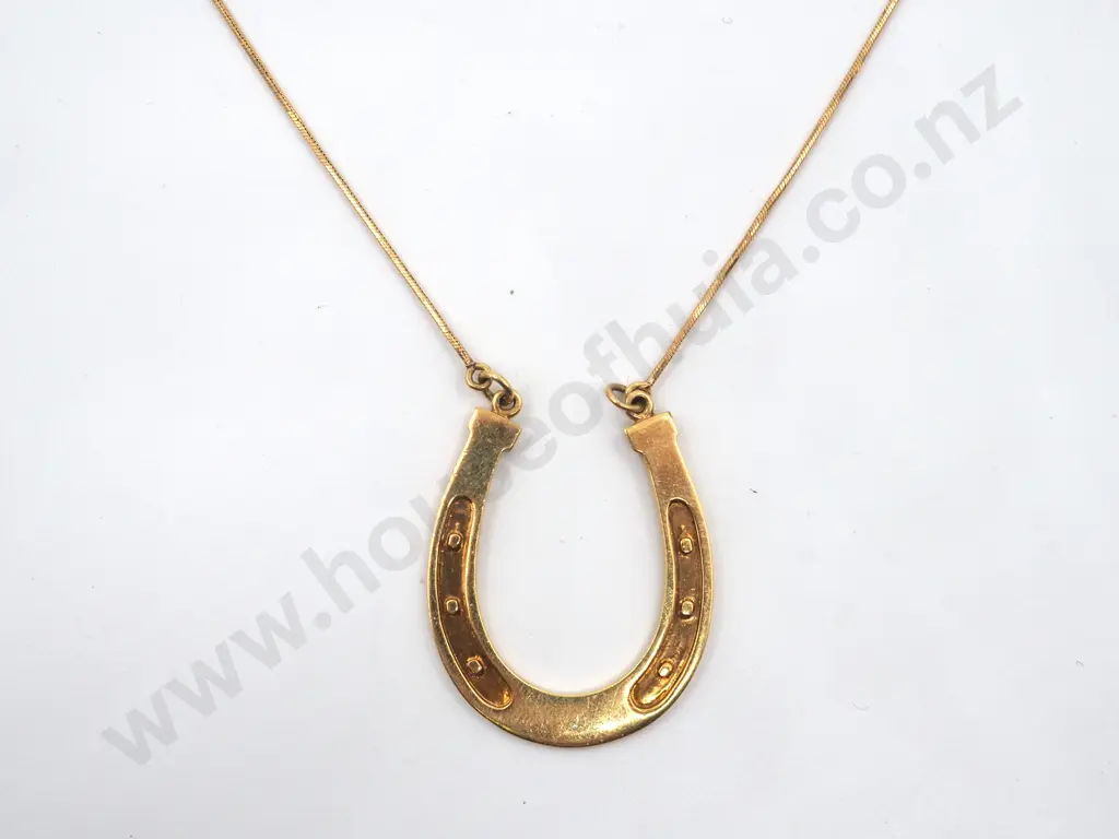 18ct Gold Horseshoe Pendant On Chain Image 1++