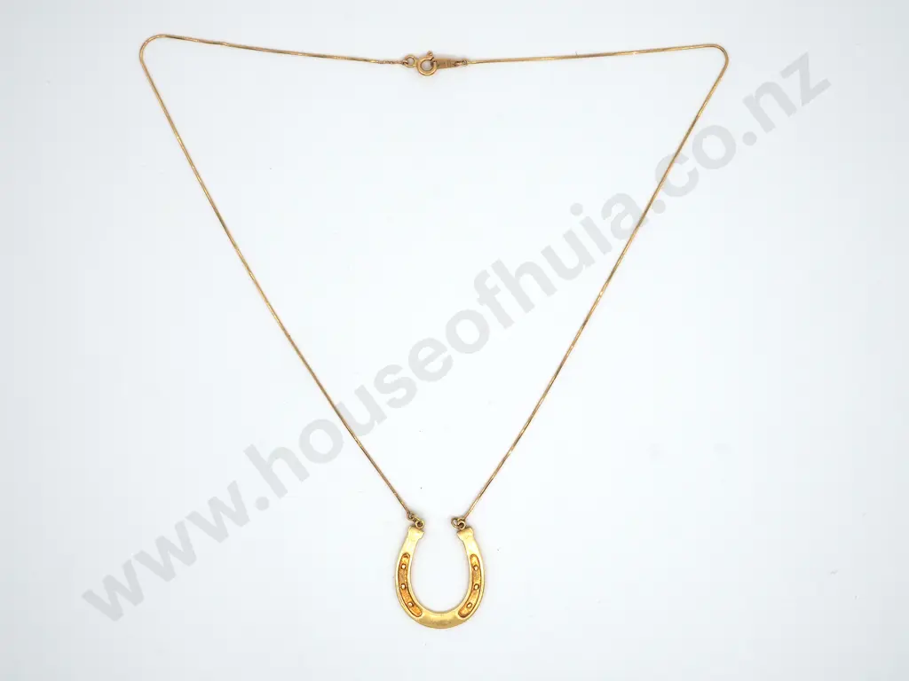 18ct Gold Horseshoe Pendant On Chain Image 1++