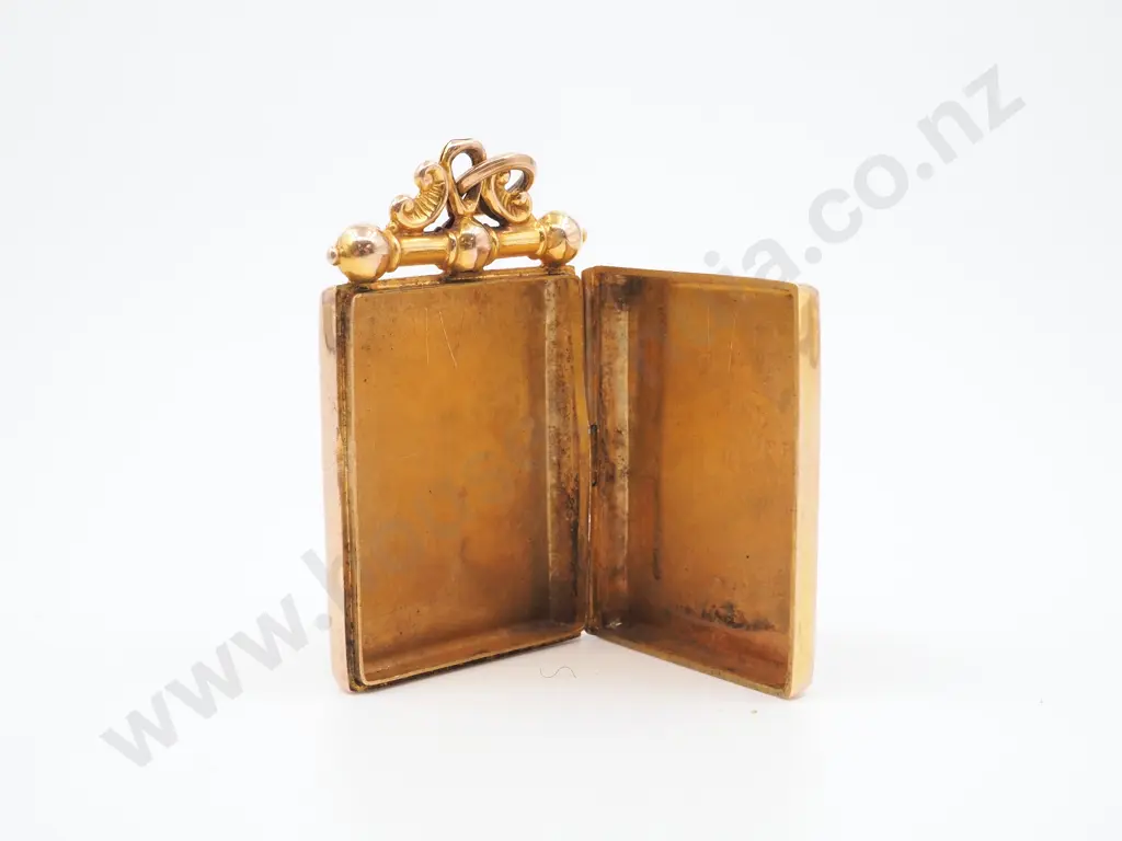 Antique 9ct Gold Floral Engraved Locket Image 1++