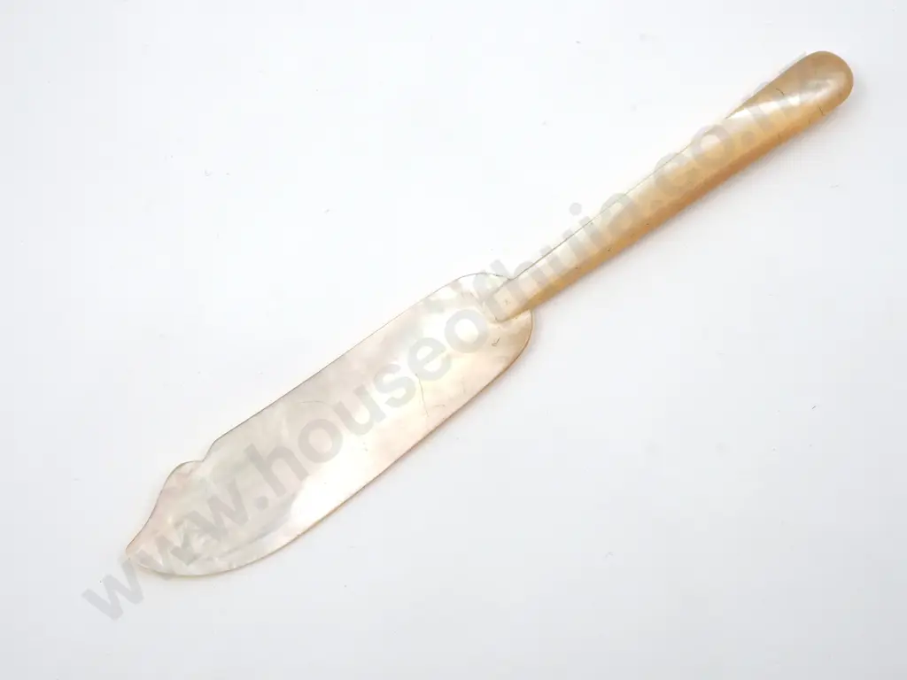 Mother of Pearl Butter Knife Image 1++