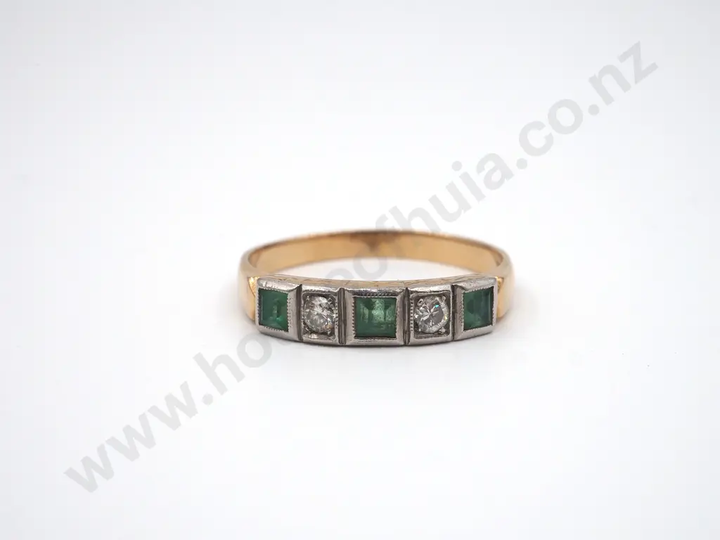 18ct Gold Diamond Emerald Ring Image 1++
