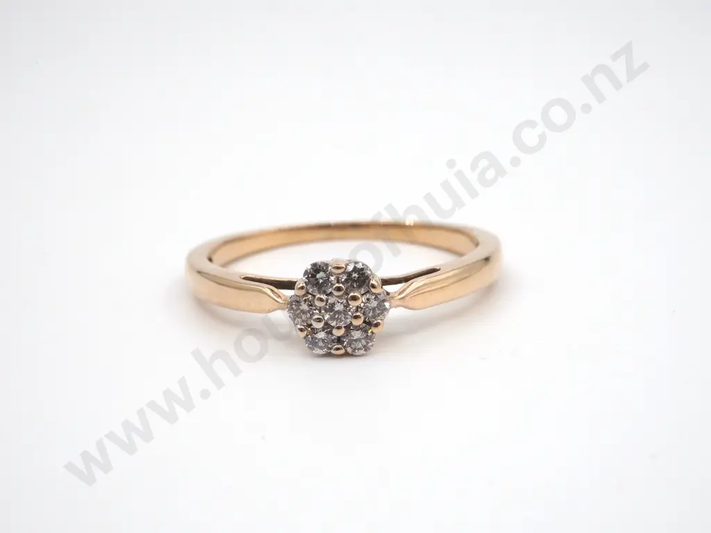 9ct Gold Seven Diamond Cluster Ring  Image 1++