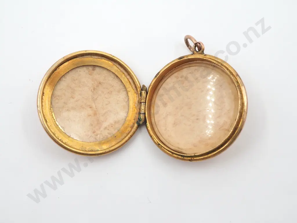 WWII New Zealand Onward 9ct Gold Pendant Image 1++